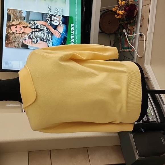 sweater - Picture 3 of 6